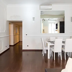 https://frattina-royal.it-romehotels.com